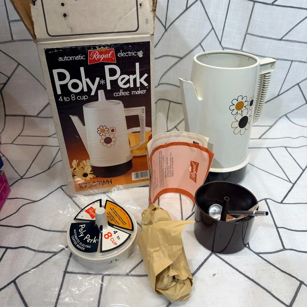Regal Poly Perk Coffee Maker 4-8 Cup‎ White Vintage Floral Daisy 7508 1970s USA